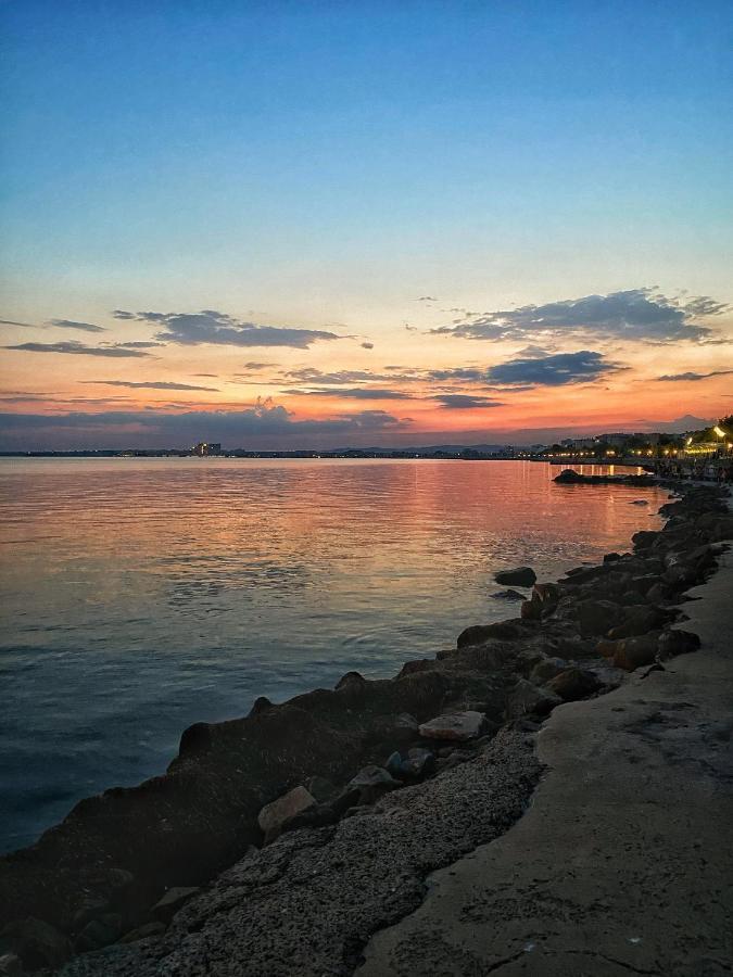 Sea View Apartment With Free Parking Поморие Экстерьер фото